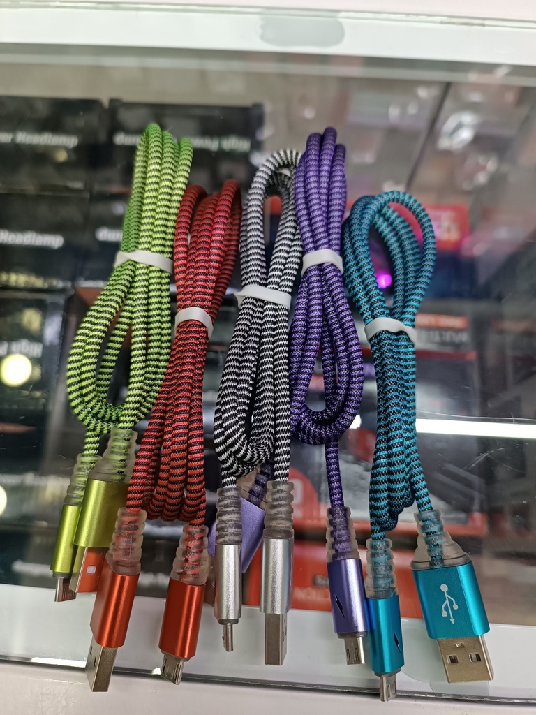 TS-107 CABLE V8 A RAYAS CON LUZ LED EN PUNTAS